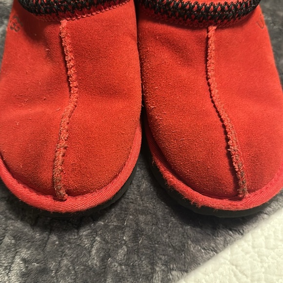 Kids Size 1 UGG boots. - Picture 2 of 7